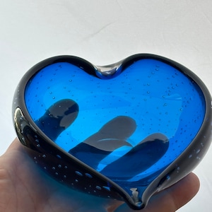 Tigela de vidro azul bolha em forma de coração Murano de vidro italiano