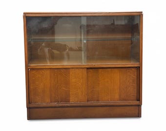 Vitrina/librería de roble de estilo GPlan, Brandon Range, c. 1953-1957