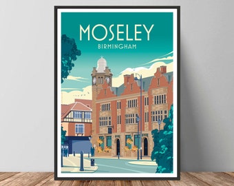 Może przedstawiać: Winietkowy plakat podróżniczy przedstawiający kolorową ilustrację budynku z wieżą zegarową w Moseley, Birmingham. Plakat ma turkusowe tło z białym tekstem, który brzmi "Moseley Birmingham".
