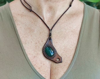 Bohemian Unique  Handcrafted Vegetal Brown Leather Necklace with Green Agate Stone-Lifestyle Unique Gift Unisex Fashion Leather Jewelry