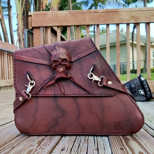 Handcrafted Genuine Vegetal Brown LargeLeather Motorcycle Skull Design Right Side Saddlebag-Harley Davidson V-Rod Swingarm Bag