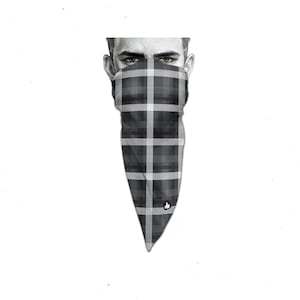 Polaina de pescoço exclusiva – Máscara facial triangular – Máscara facial Ecossaise preta e branca – Capa protetora para rosto – Bandana de motociclista – Lenço com design de presente