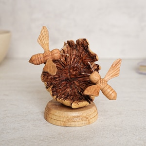 Wooden Bees Sculpture, Couple Figurine, Honeycomb, Sculpture, Wood Carving, Insect Statue, Room Decor, Gift for Wife, Christmas Decoration