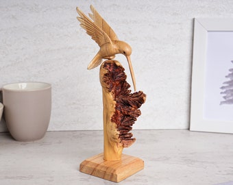 Kolibriflygning, Flygande Fågelkonst, Rustik Figur, Träsnideri, Kolibristaty, Naturlig, Bokhylledekor, Farfarspresent, Födelsedag