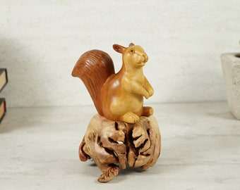 Wooden Squirrel Sculpture, Animal, Wood Carving, Parasite Wood Base, Miniature Statue, Figurine, Room Decor, Table Decor, Gift for Her