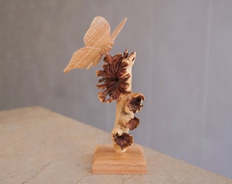 Drewniana figurka motyla, personalizowana, rzeźba, miniatura, kwiat, lato, rzeźba w drewnie, rustykalna, unikatowa, dekoracja akademika, prezent dla niej
