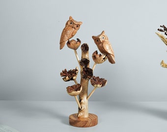 花の上のフクロウのカップルの置物、パーソナライズ、木彫り、愛 