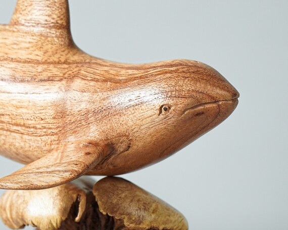 木製のシャチの像、泳ぐシャチの置物、彫刻、動物の木彫り、アート