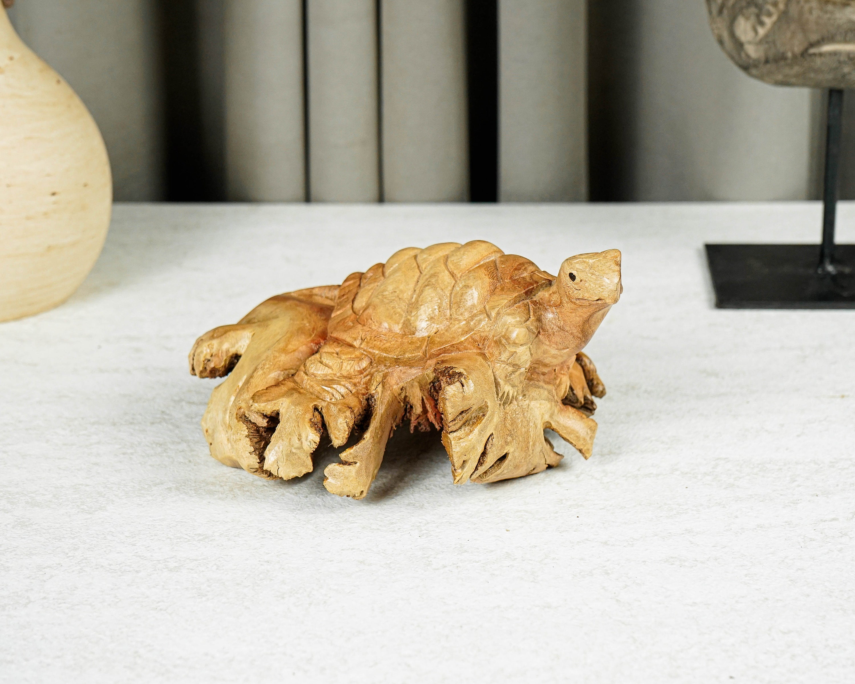 木製の亀の像、亀の彫刻、木彫り、自然アート、素朴な彫刻、アート