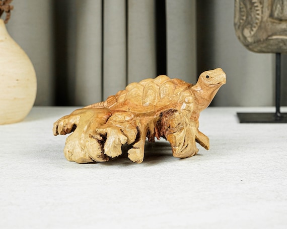 木彫りの亀 木彫りの亀の 親子の 置物です