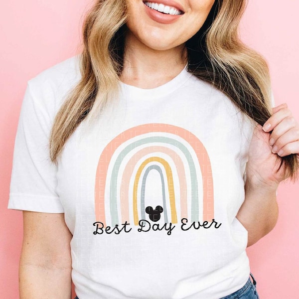 Chemise le plus beau jour de tous les temps, T-shirt arc-en-ciel de l'endroit le plus heureux de la planète, L'endroit le plus magique de la planète, T-shirt de famille coloré pour les vacances, Enfants tout-petits bébés