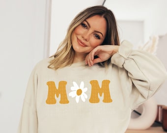 Mom Sweatshirt Retro Mama Shirt Boho Daisy Mama Crewneck Pullover Mothers Day Gift For Mom New Mama Gifts Mama Outfit Loungewear