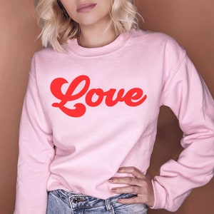 Valentine Sweatshirt, Love Retro Valentines Shirts for Women Cute Crewneck Pullover Women Shirt Gift For Her Wife GF Galentine&#39;s Plus Sizes
