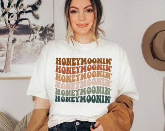 Honeymoonin' Shirt Honeymoon Shirt Newlywed Shirts Honeymoon Vacation Shirt Honeymooning T-shirt Gift for Bride Mrs Shirt New Wife T-shirt