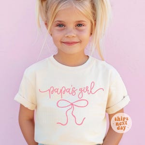 Papa's Girl T-Shirt Papas Girl Shirt Pregnancy Reveal Shirt Announcement Gifts For New Dad Retro Happy Face T-shirts Fathers Day Gifts Papa