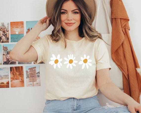 Groovy Daisy Graphic Tee Shirts Mother's Day Shirts Cute Mom Tees Trendy Mama T-shirt Mothers Day Gifts Everyday T-shirts 70s Hippie Apparel