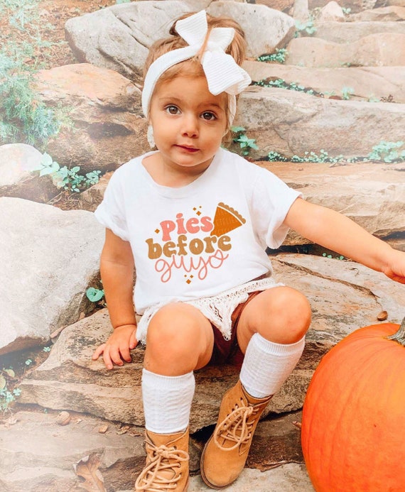 Kids Cute Thanksgiving Shirt For Girls Toddlers Pies Before Guys T-Shirt Kids Cute Thanksgiving Shirt For Girls Toddlers Pies Before Guys T-Shirt