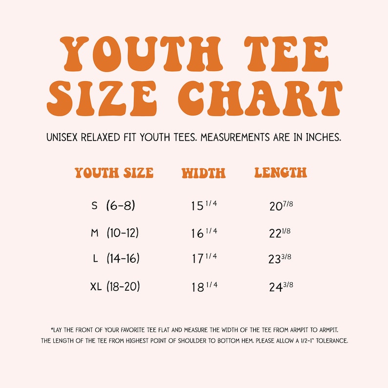 Puede incluir: Una tabla de tallas para camisetas para j&oacute;venes, que muestra las tallas S a XL con las medidas de ancho y largo correspondientes en pulgadas. La tabla tiene el t&iacute;tulo "Youth Tee Size Chart" e incluye el texto "Unisex Relaxed Fit Youth Tees. Measurements are in inches."