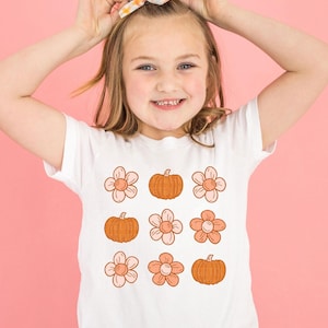 Camisetas de otoño para niñas, camiseta retro de calabaza con margaritas, camisetas de otoño, lindas camisetas de Halloween para niños, camisetas para bebés y niños pequeños, camisetas de margaritas de moda imagen 1