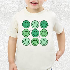 St Patricks Shirt For Kids St. Patrick's Day Tshirt Toddler Retro Cute St Paddys Gift Retro Tee Groovy Happy Face Shirt Baby Matching Shirts Bild 1