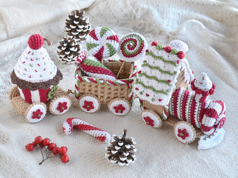 Christmas amigurumi pattern Gingerbread Train Engine, Christmas ornament Gingerbread House Crochet Train amigurumi tutorial, Eng/Ger/Fra/Ita image 2