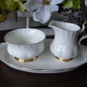 Royal Albert Val D ‘or 3 delig roomstel in het prachtige fijne porselein