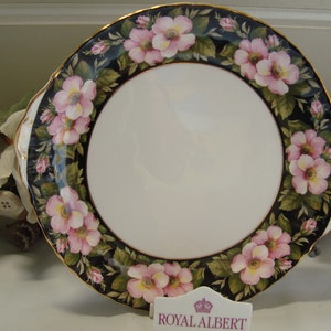 Royal alber provincial flowers large cake plate in beautiful condition, including the edges