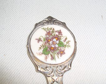 royal albert sweet violets 1 teaspoon in nice condition
