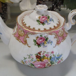 Royal Albert Lady Carlyle the little teapot in beautiful condition