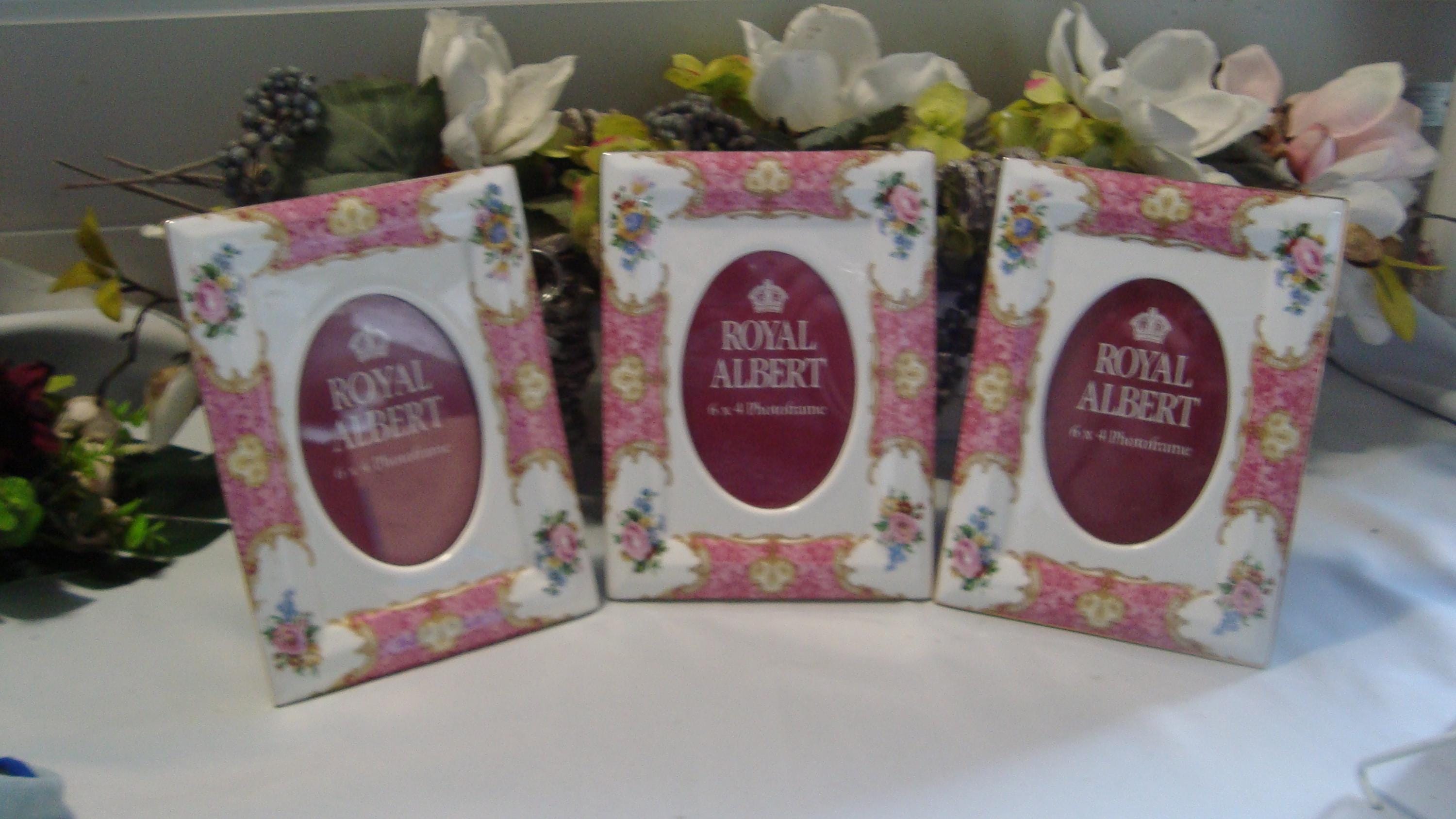 ロイヤルアルバートレディカーライルフォトフレームは美しい状態で、縁