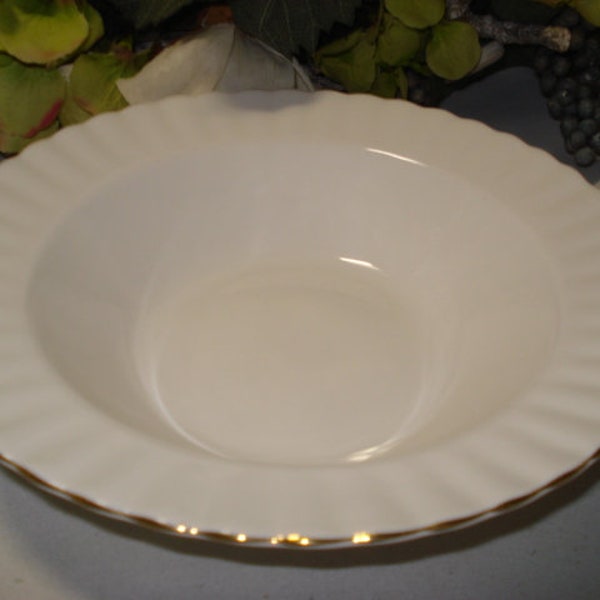 Royal Albert Val d'or deep plates in beautiful, pristine condition, the gold edge also looks like new