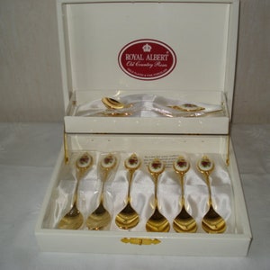 Royal Albert 8-piece cutlery, 6 spoons, butter knife and sugar scoop in new condition