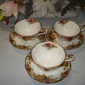 Royal Albert Old Country Roses low 1 x teacup and saucer [ avon ] with 1 flower inside in beautiful condition also the edges