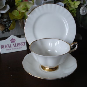 Royal Albert val D&#39;or avon tea cup with saucer and cake plate 18 cm. in beautiful condition