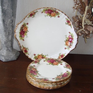 Royal Albert Old Country Roses 7 piece cake set in beautiful condition, including the edges