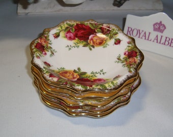 Royal Albert Old Country Roses Petit Four set of 6 plates in beautiful condition, including the gold edges