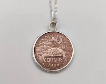 Handgemaakte vintage munthanger, Mexicaanse bronzen munt met sterling zilveren rand.