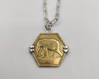 Handgemaakte vintage munthanger, Belgisch-Congo zeshoekige olifantenmunt sterlingzilveren schakelketting