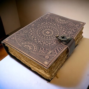 Diario in pelle fatto a mano con stampa mandala - 5x7 pollici, 1,25 pollici di spessore - 200 pagine con bordo frastagliato