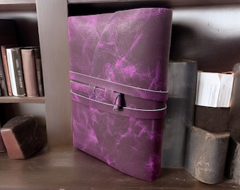 Cuaderno de cuero morado hecho a mano: Libro de las Sombras con bordes irregulares (7x5 pulgadas)
