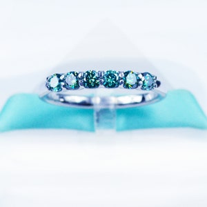 Grünlich-Blauer Moissanit Diamant Ehering, 925 Sterling Silber, platiniert, 6 Steine