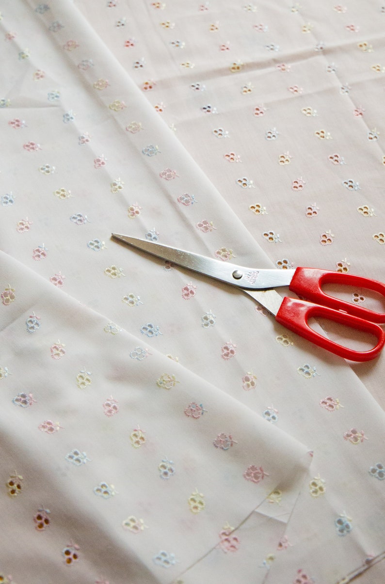 2,3m x 1,5m Eyelet Lace Broderie Anglaise Fabric