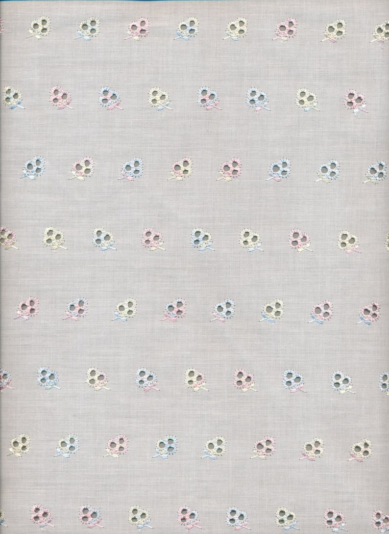 2,3m x 1,5m Eyelet Lace Broderie Anglaise Fabric