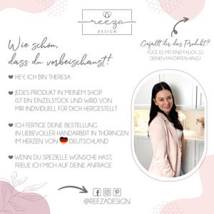 Peut inclure: Un graphique rose et blanc avec le texte "reeza DESIGN" et la phrase "Wie sch&ouml;n, dass du vorbeischaust!" en allemand. Le graphique comprend &eacute;galement un c&oelig;ur avec le texte "HEY, ICH BIN THERESA" en allemand, un c&oelig;ur avec le texte "JEDES PRODUKT IN MEINEM SHOP IST EIN EINZELST&Uuml;CK UND WIRD VON MIR INDIVIDUELL F&Uuml;R DICH HERGESTELLT" en allemand, un c&oelig;ur avec le texte "ICH FERTIGE DEINE BESTELLUNG IN LIEBEVOLLER HANDARBEIT IN TH&Uuml;RINGEN IM HERZEN VON DEUTSCHLAND" en allemand, un c&oelig;ur avec le texte "WENN DU SPEZIELLE W&Uuml;NSCHE HAST, FREUE ICH MICH AUF DEINE ANFRAGE" en allemand, et une photo d'une femme portant un blazer rose. Le graphique comprend &eacute;galement le texte "Gef&auml;llt dir das Produkt? FUCE ES MIT EINEM KLICK ZU DEINEN FAVORITEN HINZU" en allemand.