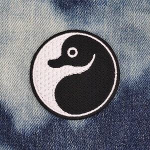Mini Platypus Yin Yang Iron on Embroidered Patch Cool Embroidery Patches for Clothing Alternative Fashion Appliqué Badge goth Punk Tao Badge