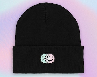 Pastell Happy Sad Face Beanie Schwarzer Hut - Unisex Bestickt Niedlich Rosa Blau Winter Rave emo alternative Geschenkideen e-boys e-girls Accessoires