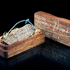 Handgemaakte gepersonaliseerde houten USB-flashdrive met doos - Mahonie- 16GB/32GB - Aangepaste USB-stick - Bruiloft USB