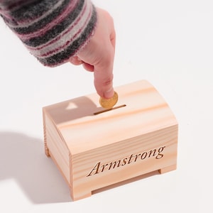 Charming Personalized Wooden Money Box - Custom Engraved Piggy Bank - Ideal for Weddings & Birthdays