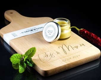 Personalisiertes Schneidebrett - Wachspolitur - Gravierte Pärchennamen - Individuelle handgefertigte Holz Charcuterie - Käsebrett Geschenk