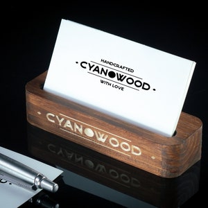 Titular de tarjeta de visita de madera personalizado - Regalo personalizado de hombre de negocios para oficina de escritorio - Soporte de tarjeta de nombre o logotipo grabado - Titular de tarjeta de contacto